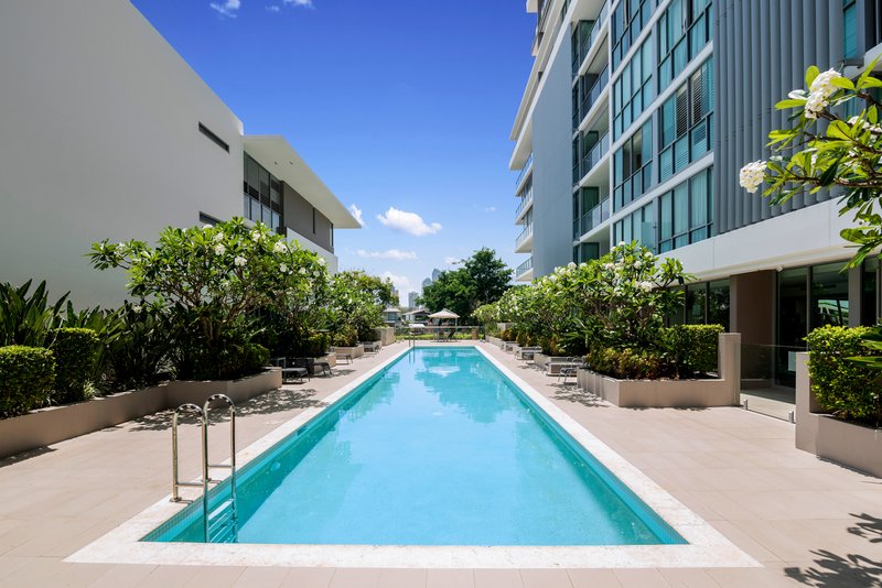 Photo - 1402/33 T E Peters Drive, Broadbeach Waters QLD 4218 - Image 4