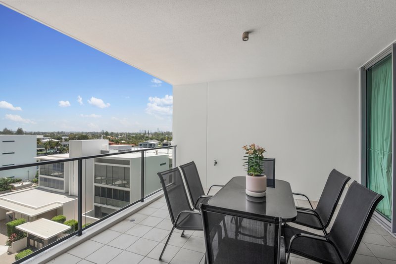 Photo - 1402/33 T E Peters Drive, Broadbeach Waters QLD 4218 - Image 5