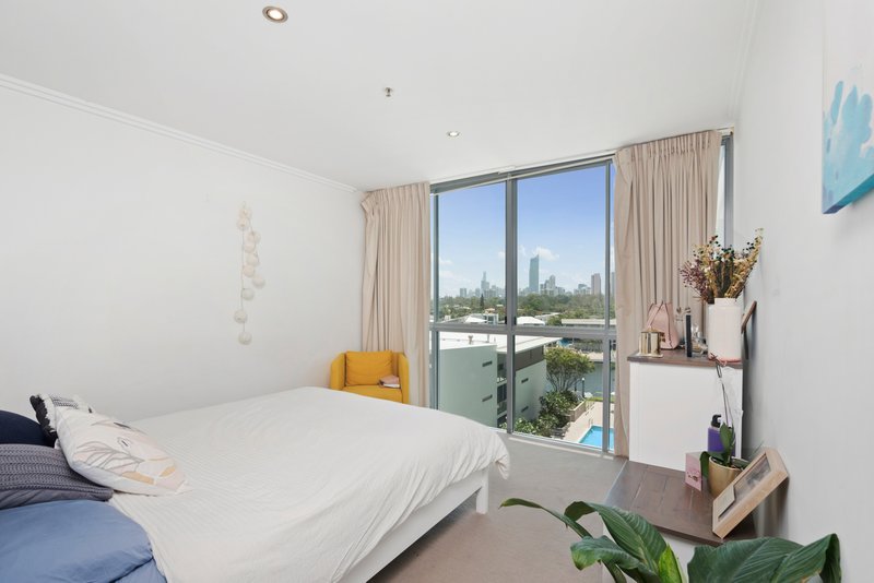 Photo - 1402/33 T E Peters Drive, Broadbeach Waters QLD 4218 - Image 8