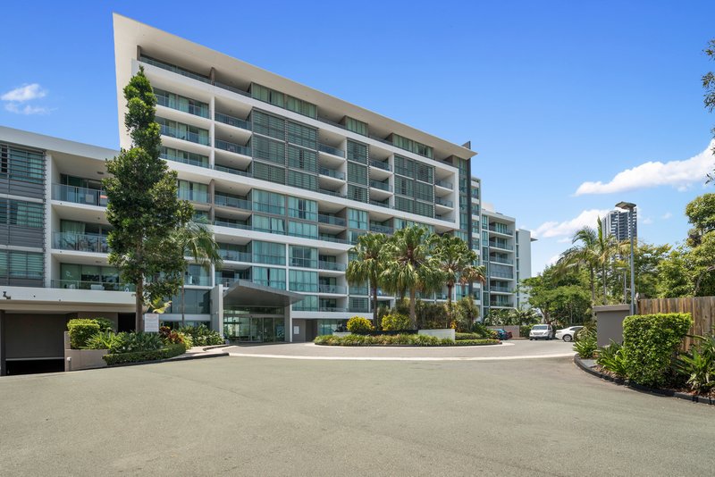 Photo - 1402/33 T E Peters Drive, Broadbeach Waters QLD 4218 - Image 12