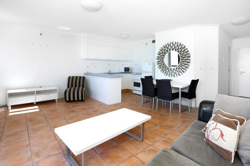 Photo - 1402/9 Trickett Street, Surfers Paradise QLD 4217 - Image 9