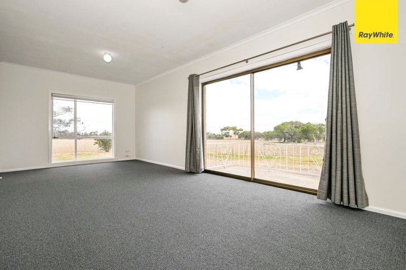 Photo - 1404 Gisborne Melton Road, Toolern Vale VIC 3337 - Image 6