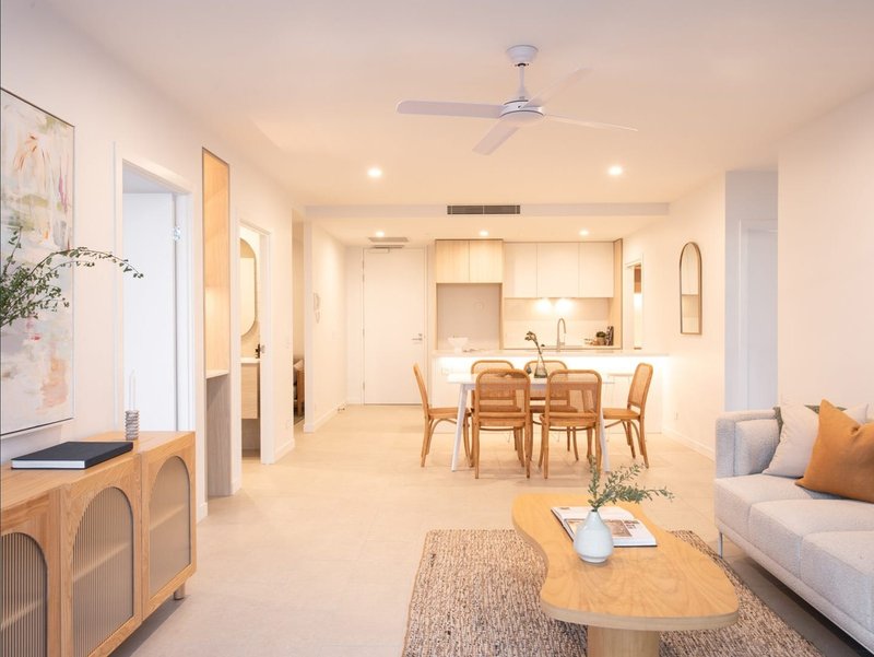 Photo - 1404/1 Cannes Avenue, Surfers Paradise QLD 4217 - Image 5