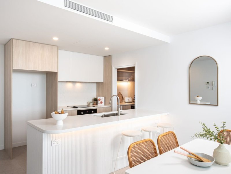 Photo - 1404/1 Cannes Avenue, Surfers Paradise QLD 4217 - Image 7