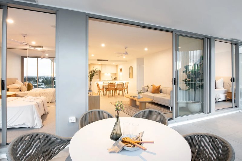Photo - 1404/1 Cannes Avenue, Surfers Paradise QLD 4217 - Image 8