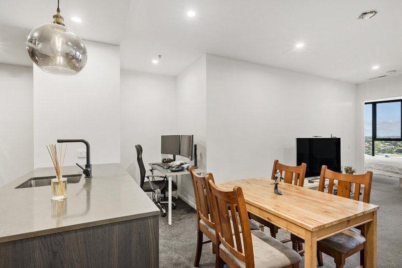 Photo - 1404/15 Bowes Street, Phillip ACT 2606 - Image 4