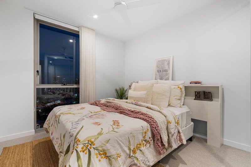 Photo - 1406/1 Cannes Avenue, Surfers Paradise QLD 4217 - Image 23