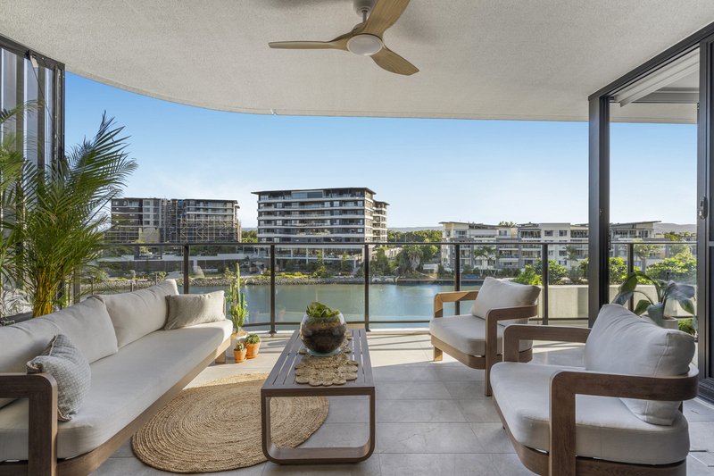Photo - 1407/10 Sickle Avenue, Hope Island QLD 4212 - Image 2