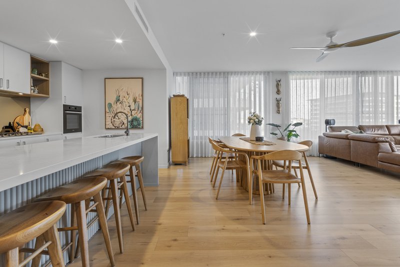 Photo - 1407/10 Sickle Avenue, Hope Island QLD 4212 - Image 5