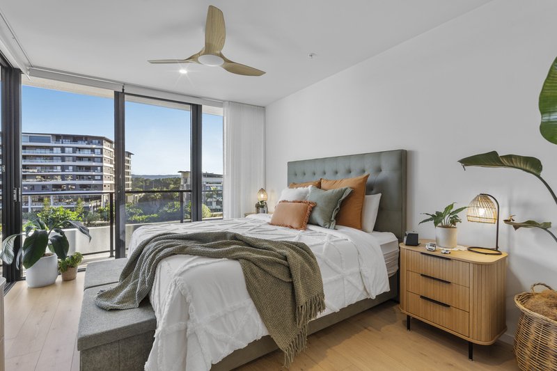 Photo - 1407/10 Sickle Avenue, Hope Island QLD 4212 - Image 9