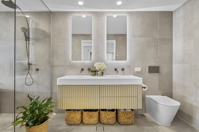 Photo - 1407/10 Sickle Avenue, Hope Island QLD 4212 - Image 11
