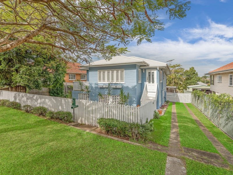 Photo - 141 Bilsen Road, Wavell Heights QLD 4012 - Image 2