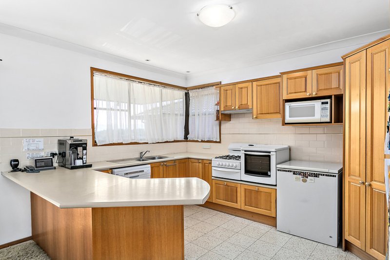 Photo - 141 Captain Cook Drive, Barrack Heights NSW 2528 - Image 3