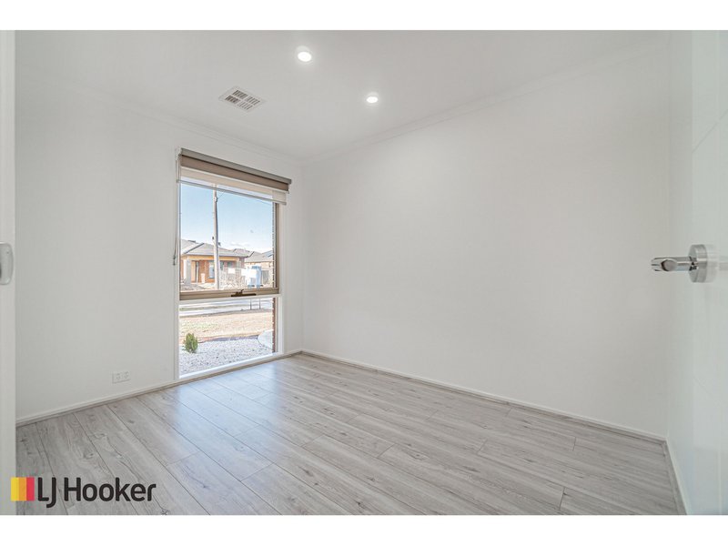 Photo - 1/41 Dorchester Street, Craigieburn VIC 3064 - Image 15