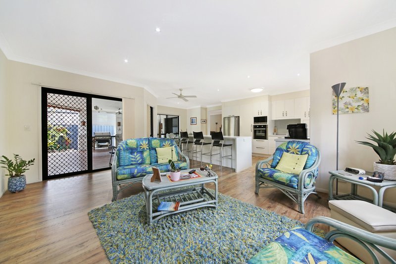 Photo - 141 Dunlin Drive, Burleigh Waters QLD 4220 - Image 9