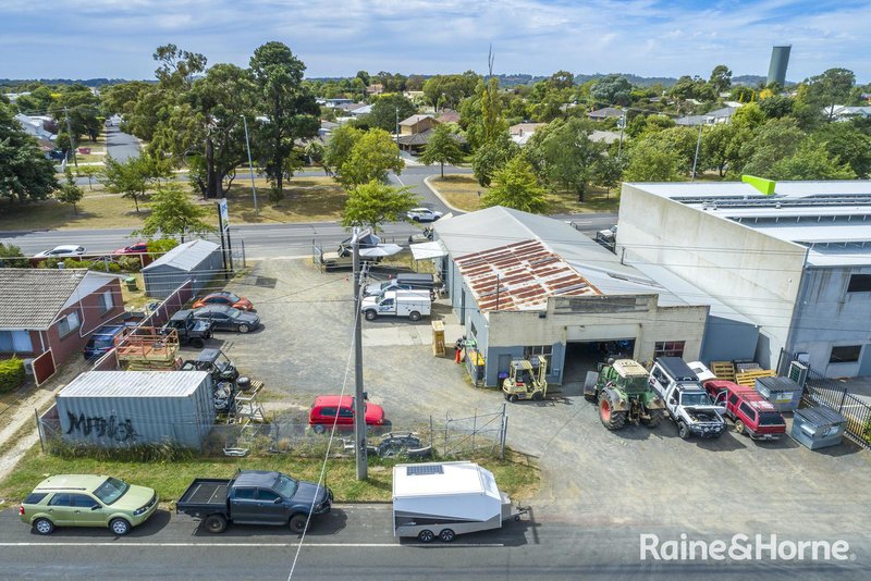 Photo - 141 High Street, Kyneton VIC 3444 - Image 4