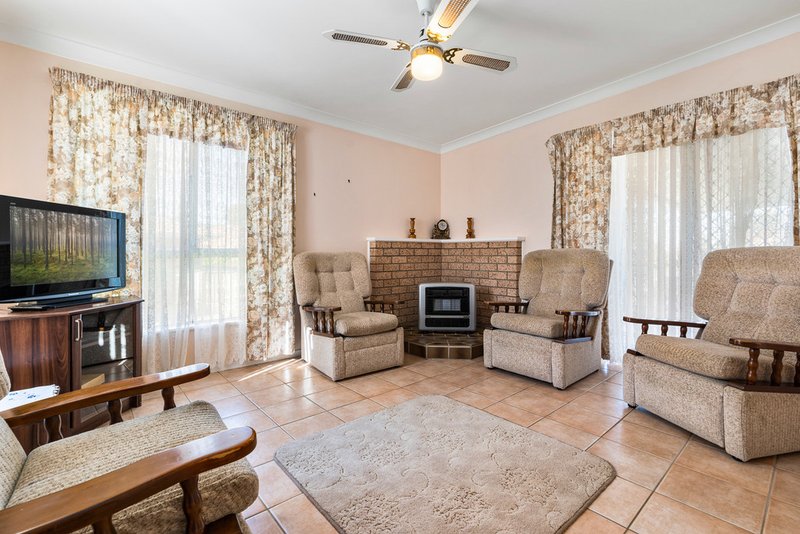 Photo - 141 Lachlan Street, Cowra NSW 2794 - Image 6