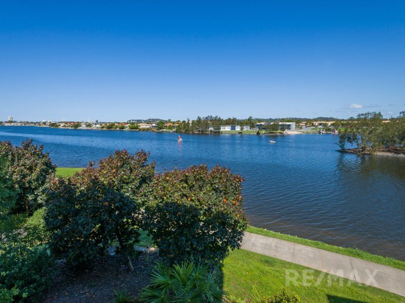 Photo - 14/1 Lakefront Cresent , Varsity Lakes QLD 4227 - Image 3