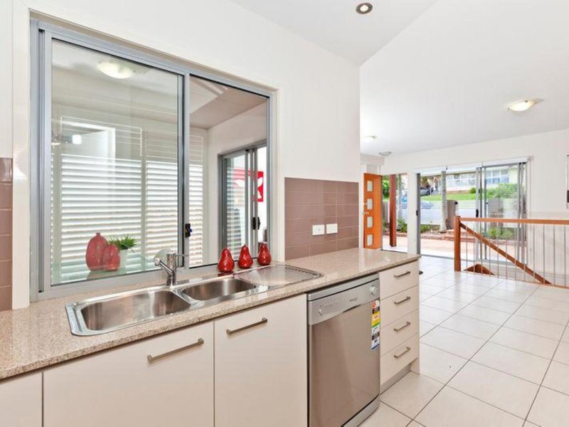 Photo - 1/41 Livingstone Street, Yeerongpilly QLD 4105 - Image 3