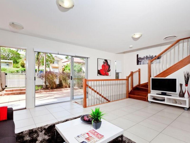 Photo - 1/41 Livingstone Street, Yeerongpilly QLD 4105 - Image 4