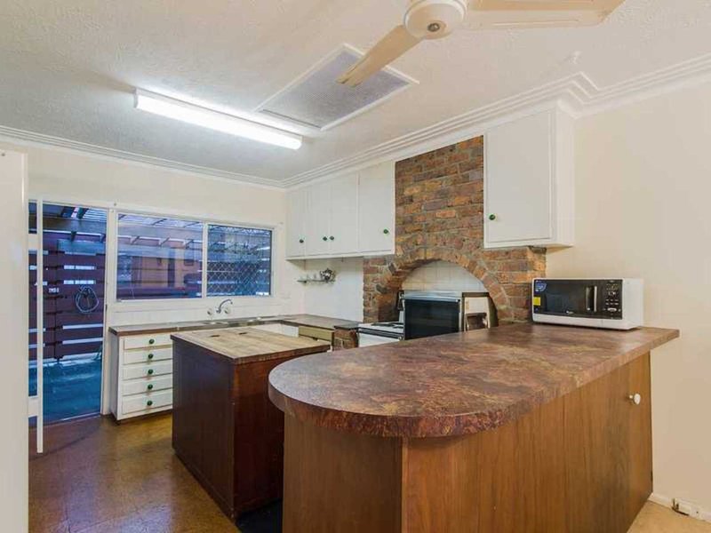 Photo - 141 Monaco Street, Broadbeach Waters QLD 4218 - Image 5