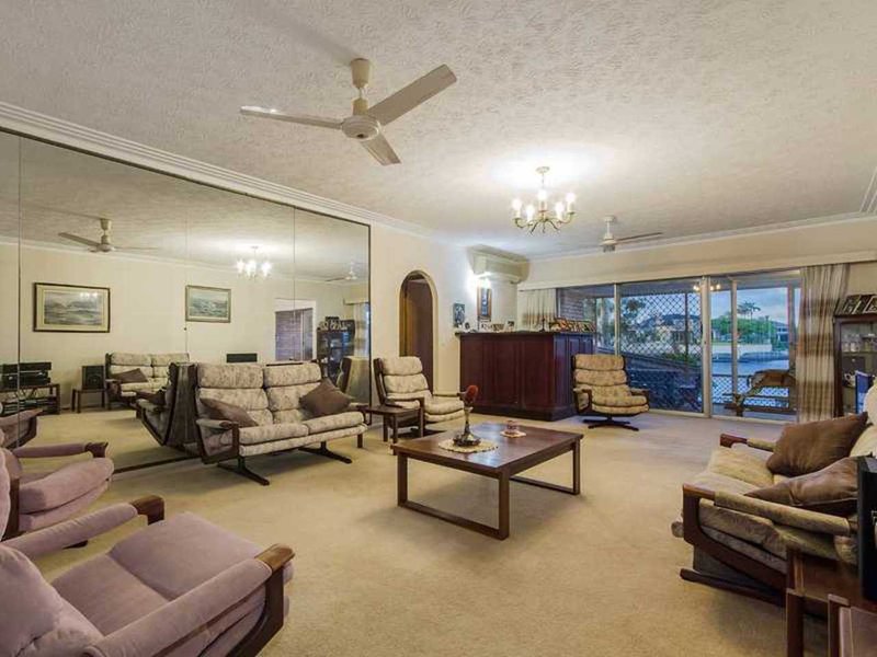 Photo - 141 Monaco Street, Broadbeach Waters QLD 4218 - Image 7