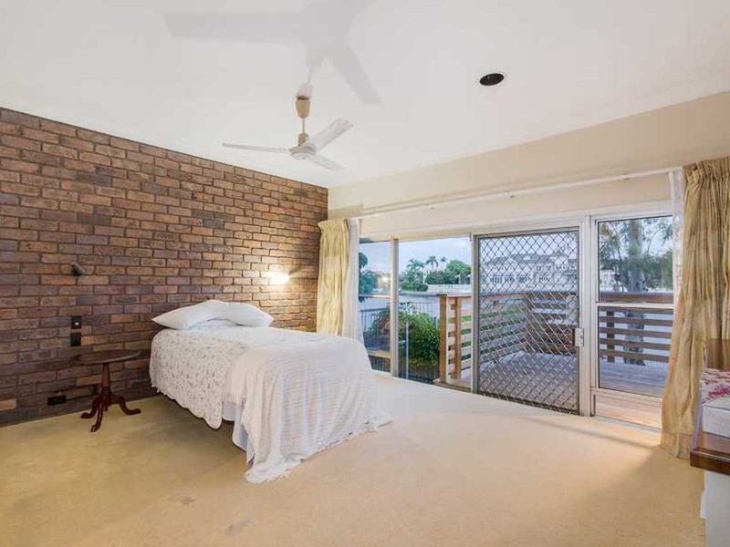 Photo - 141 Monaco Street, Broadbeach Waters QLD 4218 - Image 8