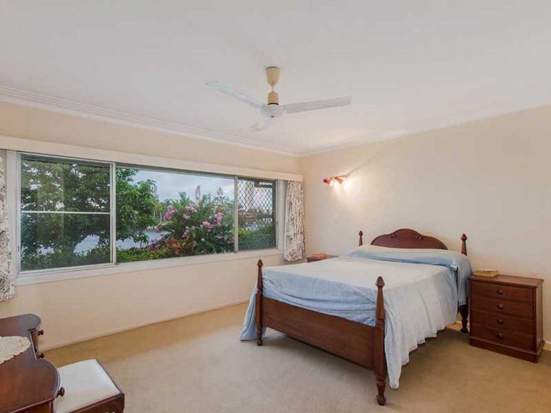 Photo - 141 Monaco Street, Broadbeach Waters QLD 4218 - Image 10