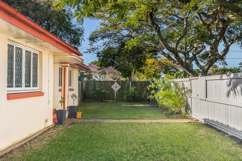 Photo - 141 Oxley Avenue, Woody Point QLD 4019 - Image 14