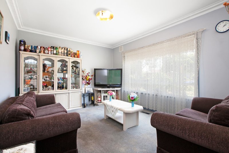 Photo - 141 Purinuan Road, Reservoir VIC 3073 - Image 3