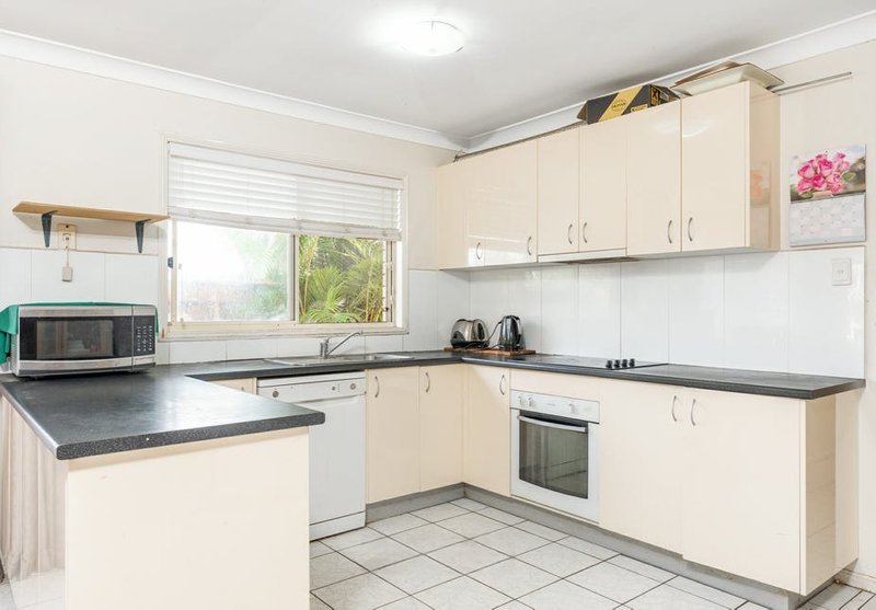 Photo - 141 Short Street, Boronia Heights QLD 4124 - Image 2