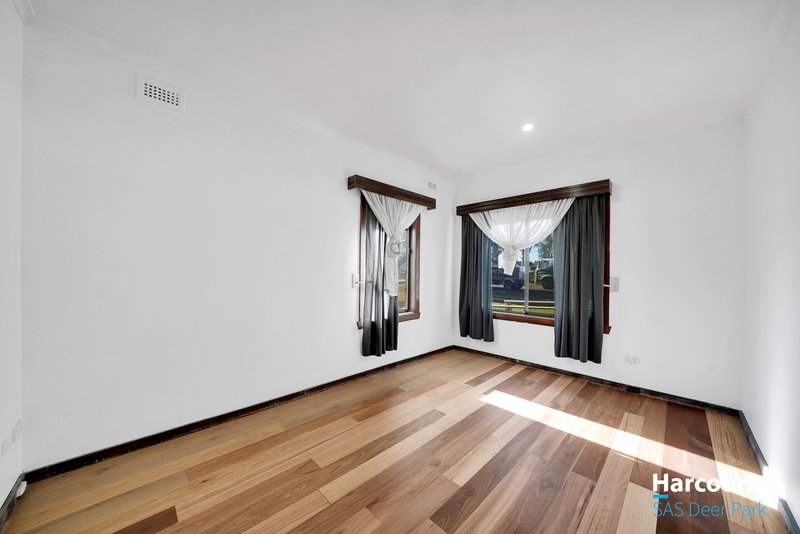 Photo - 141 Station Road, Deer Park VIC 3023 - Image 4
