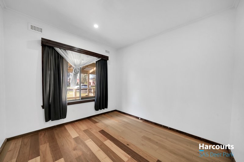 Photo - 141 Station Road, Deer Park VIC 3023 - Image 5