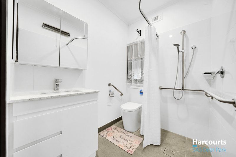 Photo - 141 Station Road, Deer Park VIC 3023 - Image 7