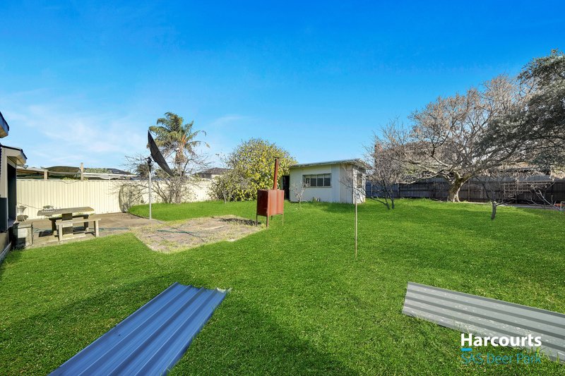 Photo - 141 Station Road, Deer Park VIC 3023 - Image 9