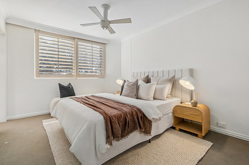 Photo - 14/10 East Crescent Street, Mcmahons Point NSW 2060 - Image 5
