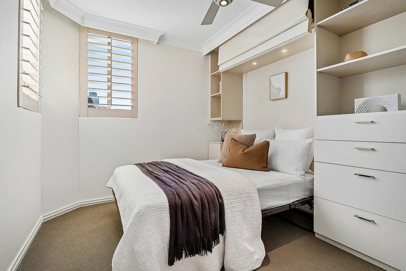 Photo - 14/10 East Crescent Street, Mcmahons Point NSW 2060 - Image 6