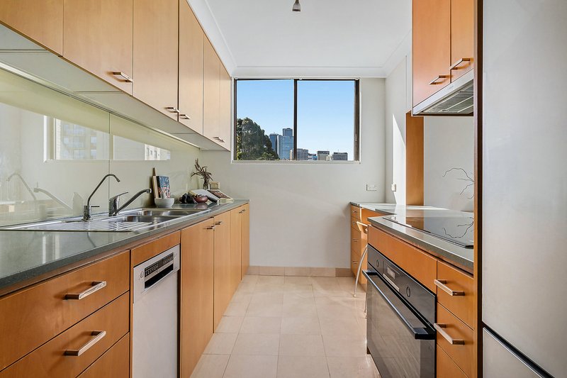 Photo - 14/10 East Crescent Street, Mcmahons Point NSW 2060 - Image 7