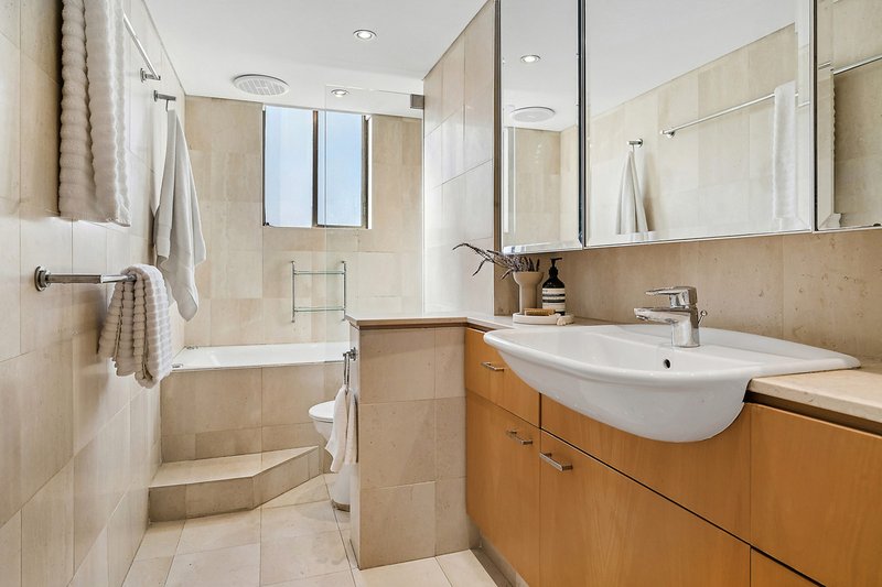 Photo - 14/10 East Crescent Street, Mcmahons Point NSW 2060 - Image 8