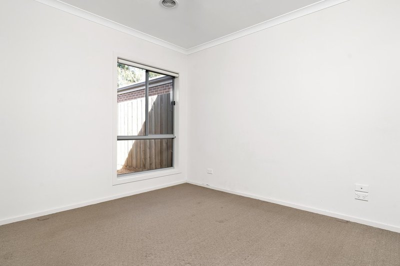 Photo - 14/11-15 Silverdale Drive, Bacchus Marsh VIC 3340 - Image 5