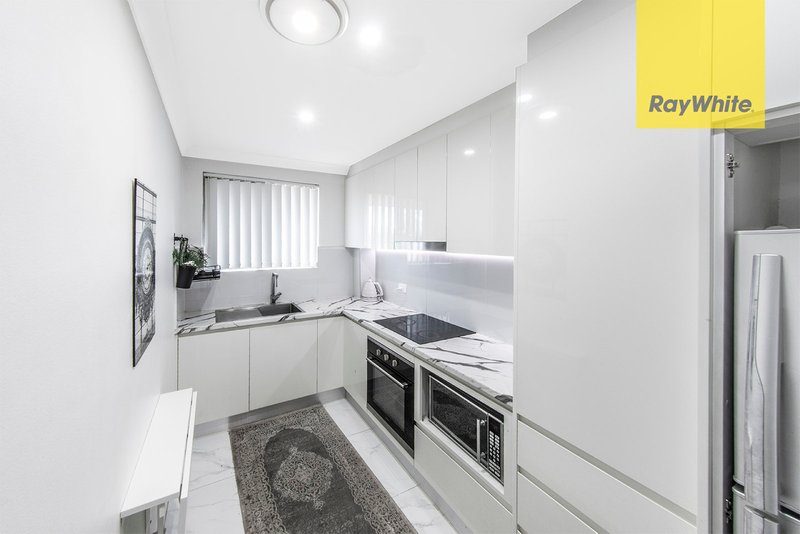Photo - 14/11-15 Villiers Street, Parramatta NSW 2150 - Image 3