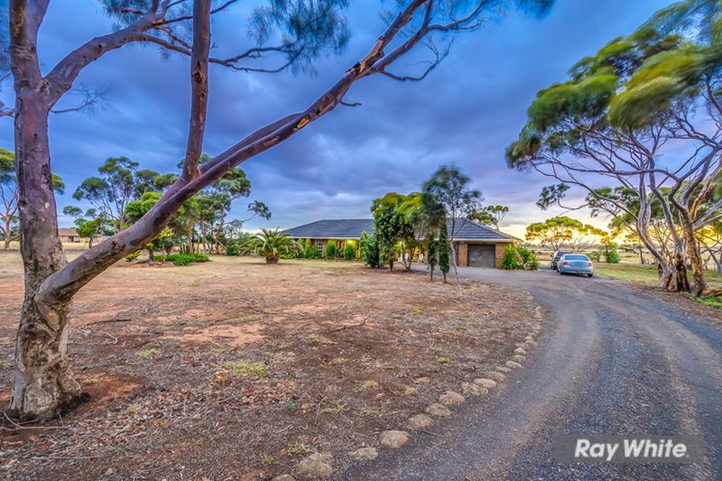 Photo - 1411 Boundary Road, Mount Cottrell VIC 3024 - Image 2