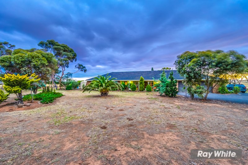 Photo - 1411 Boundary Road, Mount Cottrell VIC 3024 - Image 3