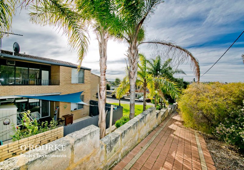 Photo - 14/11 Wilton Place, Scarborough WA 6019 - Image 2