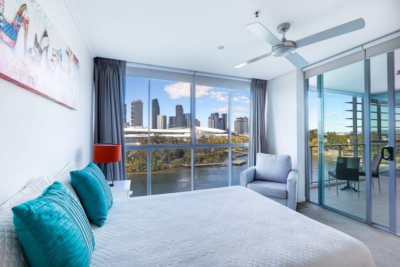 Photo - 1412/33 T E Peters Drive, Broadbeach Waters QLD 4218 - Image 14