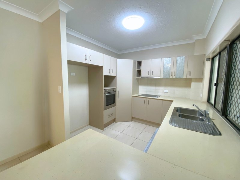 Photo - 14/14-16 Macilwraith Street, Manoora QLD 4870 - Image 5