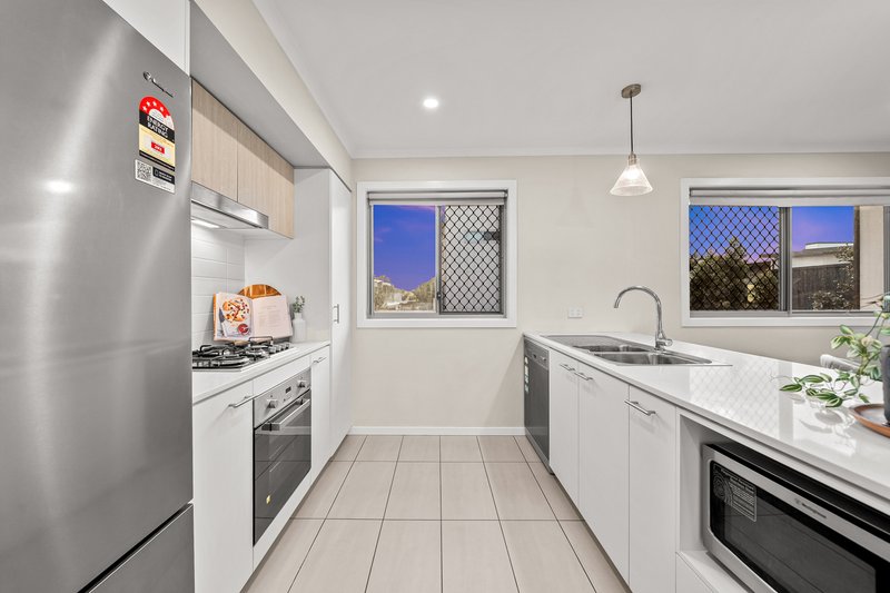 Photo - 14/15 Bland Street, Coopers Plains QLD 4108 - Image 6