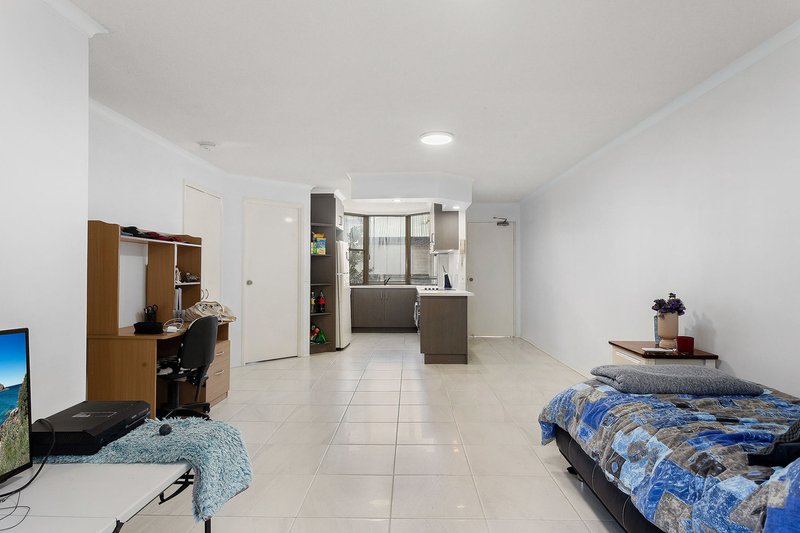 Photo - 14/15 Clarence Road, Indooroopilly QLD 4068 - Image 4