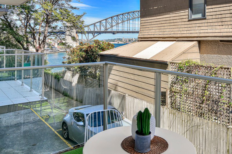 Photo - 14/17 East Crescent Street, Mcmahons Point NSW 2060 - Image 2