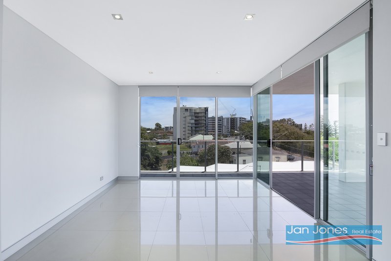 Photo - 14/17 Marine Parade, Redcliffe QLD 4020 - Image 4